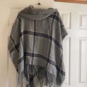 APT 9 women’s shaul, size M